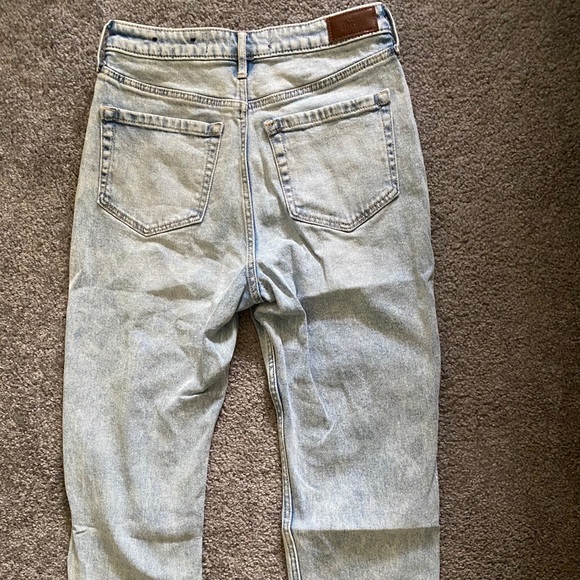Hollister ultra high-rise mom jeans - Picture 2 of 4